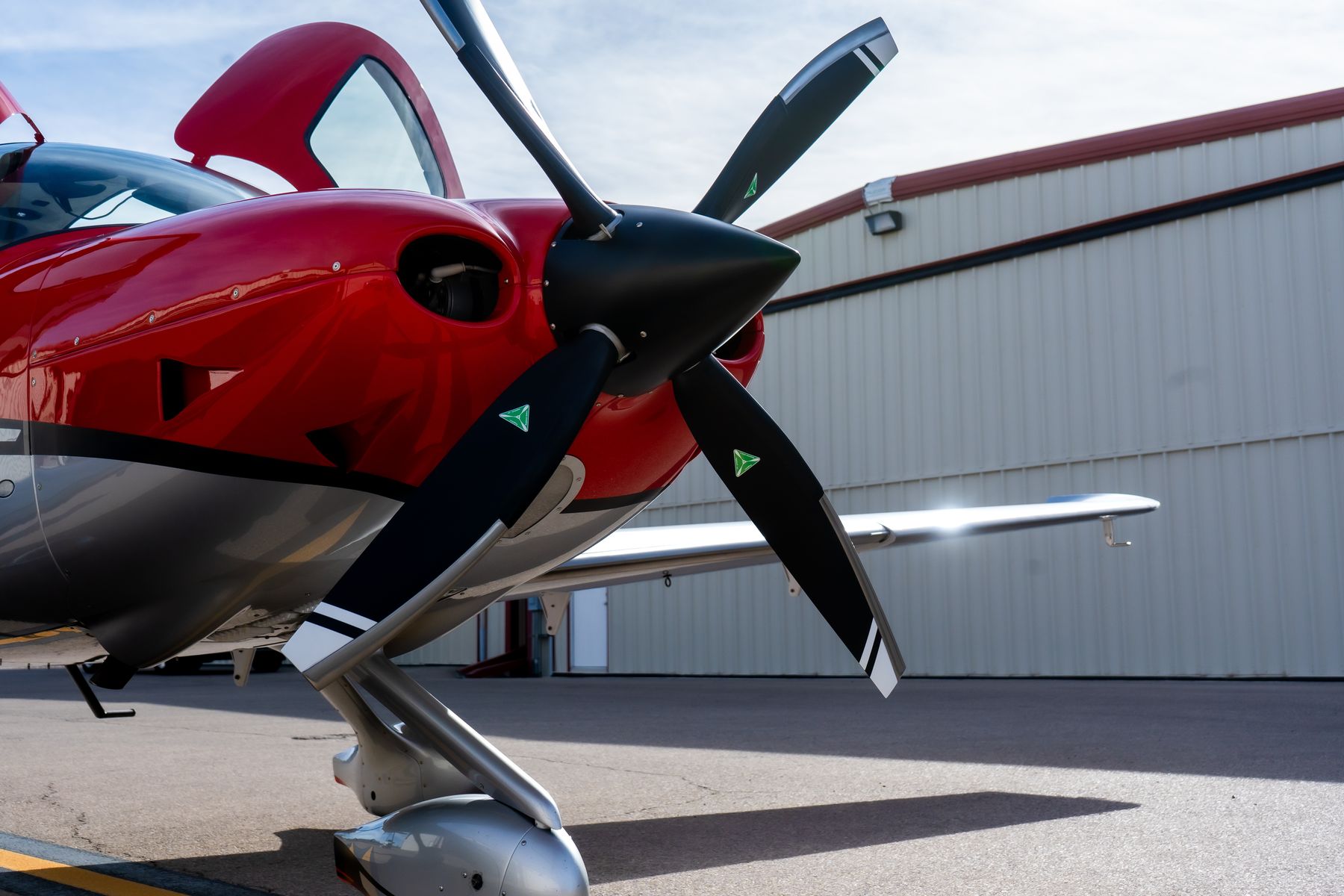 Red Cirrus SR22, side profile