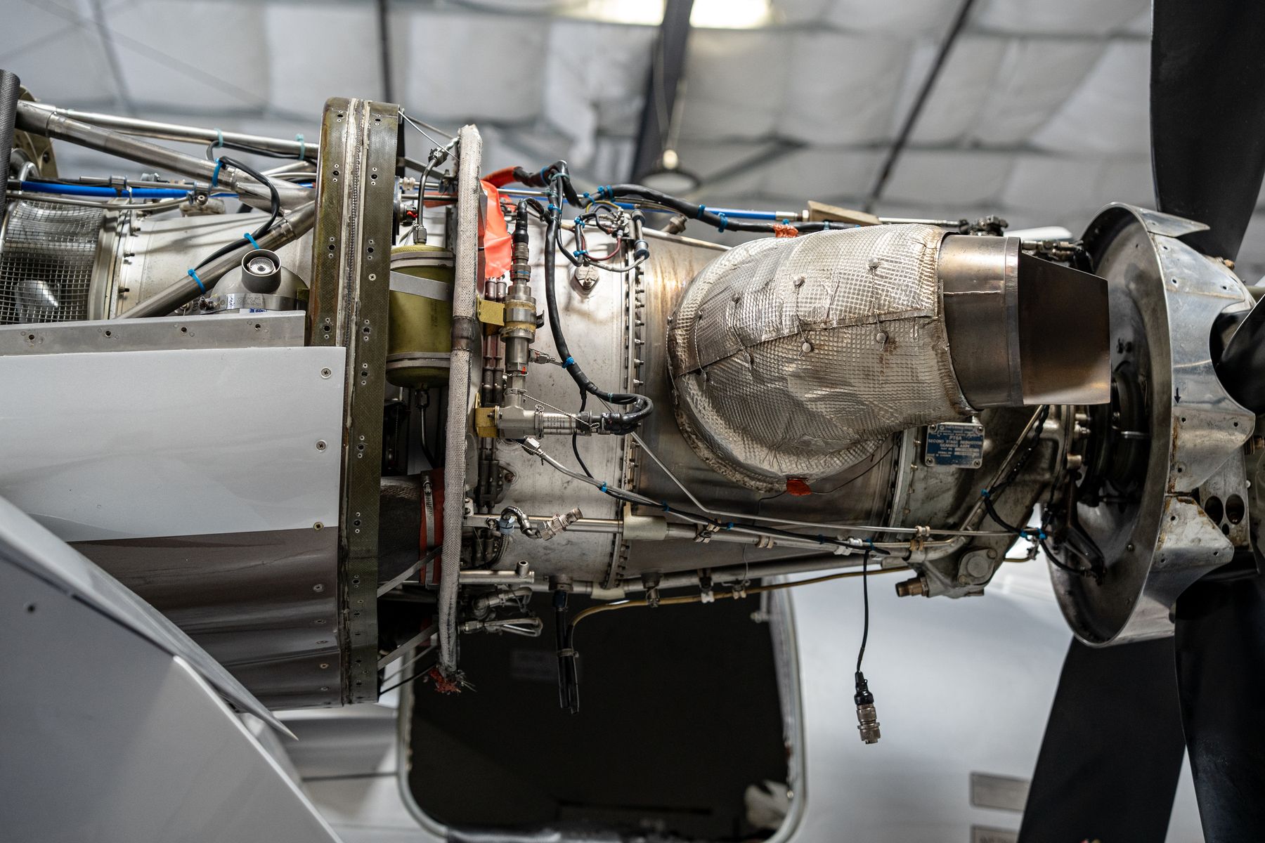 Turboprop engine with the cowling off
